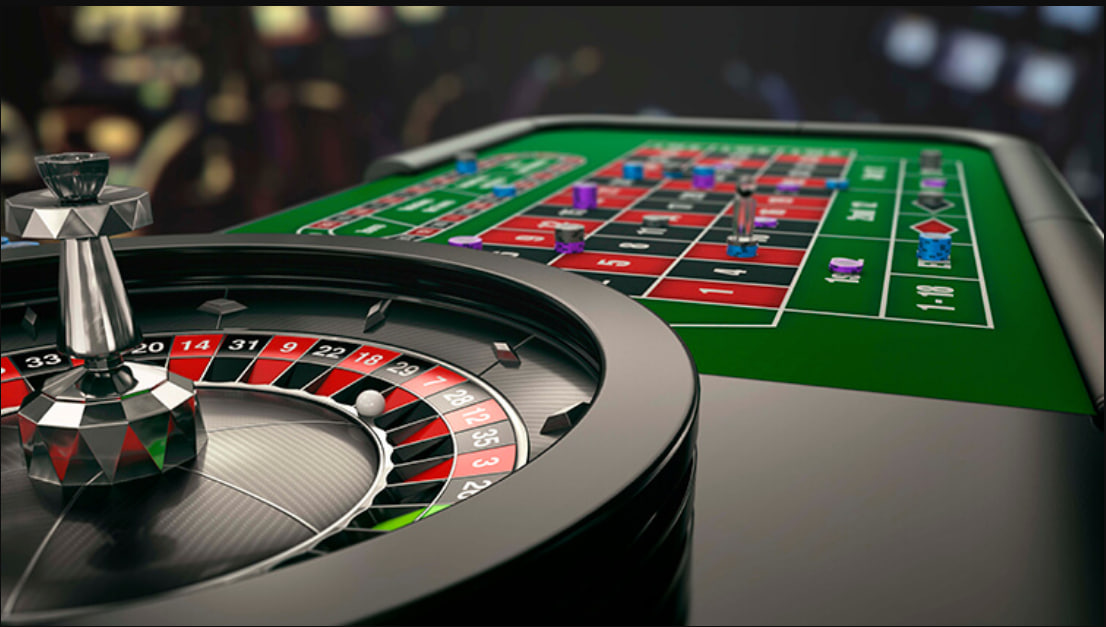A 'Featured Free Game' graphic showcasing a popular slot machine known for its bonus spins.